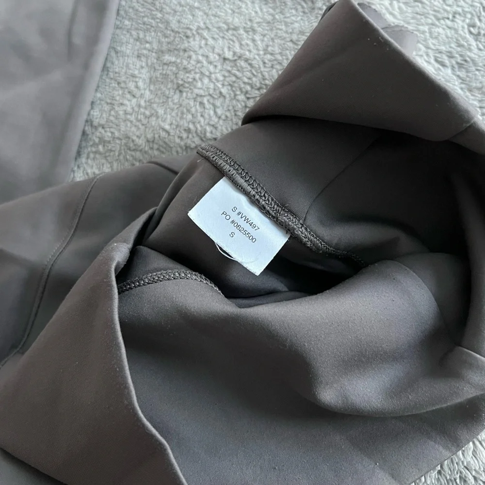 Vuori Women’s Evolve Smoke Gray Leggings Small - Picture 5 of 5